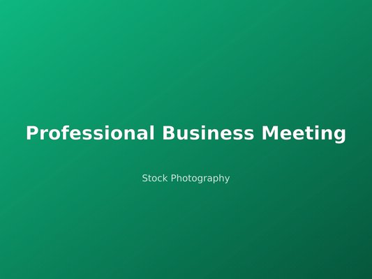 Personas de negocios en reunión discutiendo estrategias